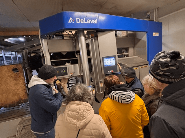 Visite d'une exploitation agricole avec robot de traite DeLaval